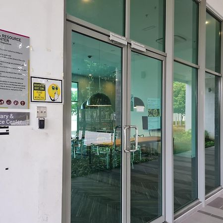 Ferienwohnung Hideaway At Cybersquare Cyberjaya Exterior foto